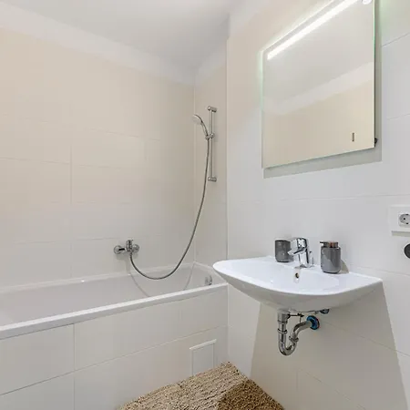 Apartment Coresi Studio 37 *