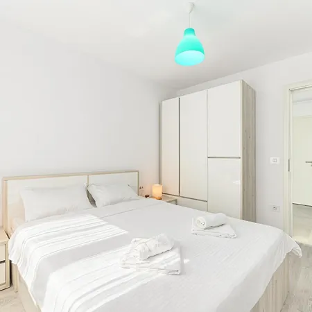 Apartment Coresi Studio 37