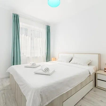 Apartment Coresi Studio 37